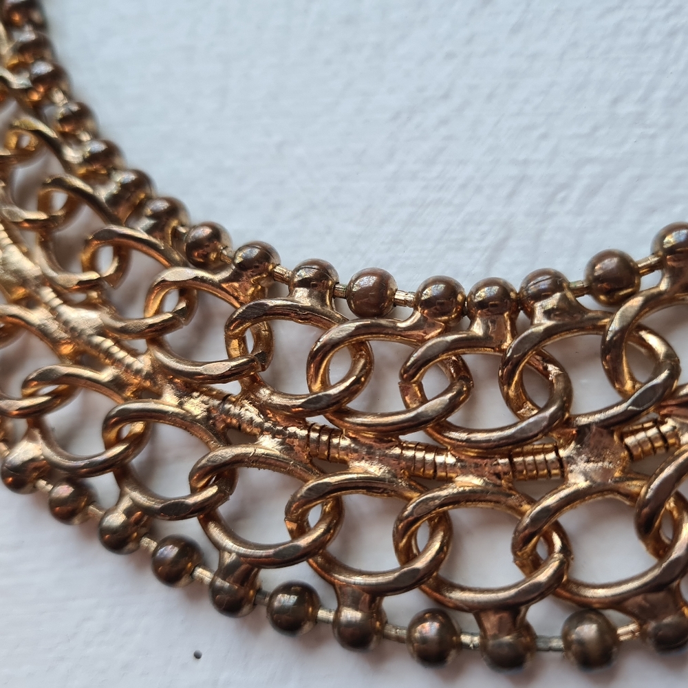 #5 Unique VINTAGE Gold Coloured Statement Necklace Eye Catching - Picture 4 of 6